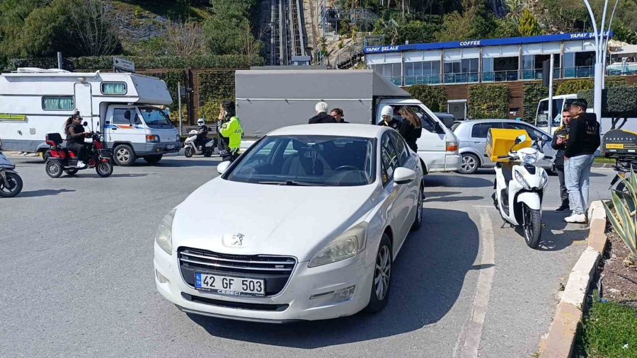 Kırmızı Işıkta Geçip Kaza Yaptı, Ehliyetine 1 Ay El Konuldu