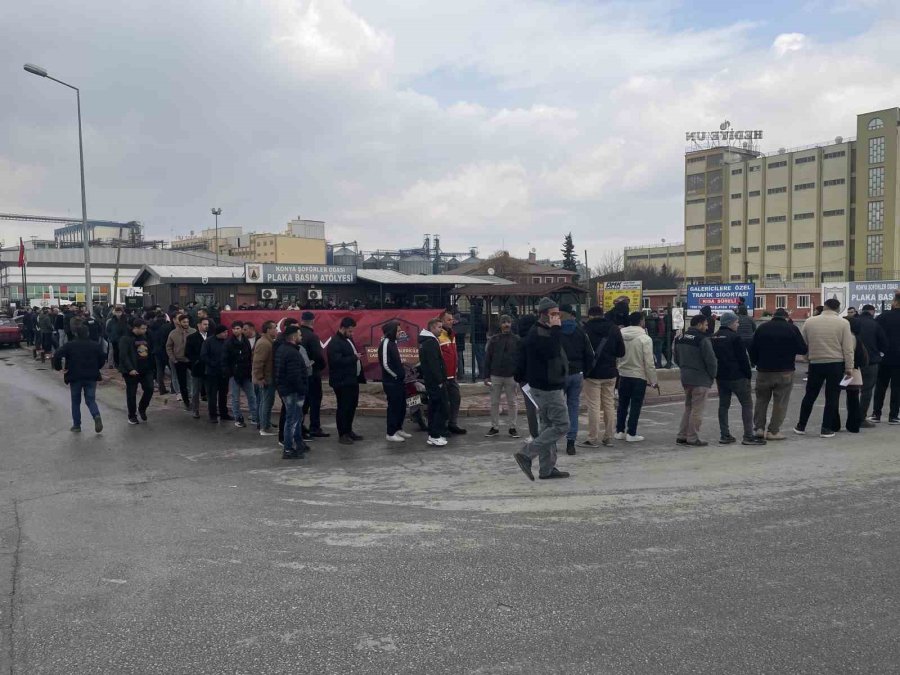 Konya’da Plaka Değiştirme Kuyruğu