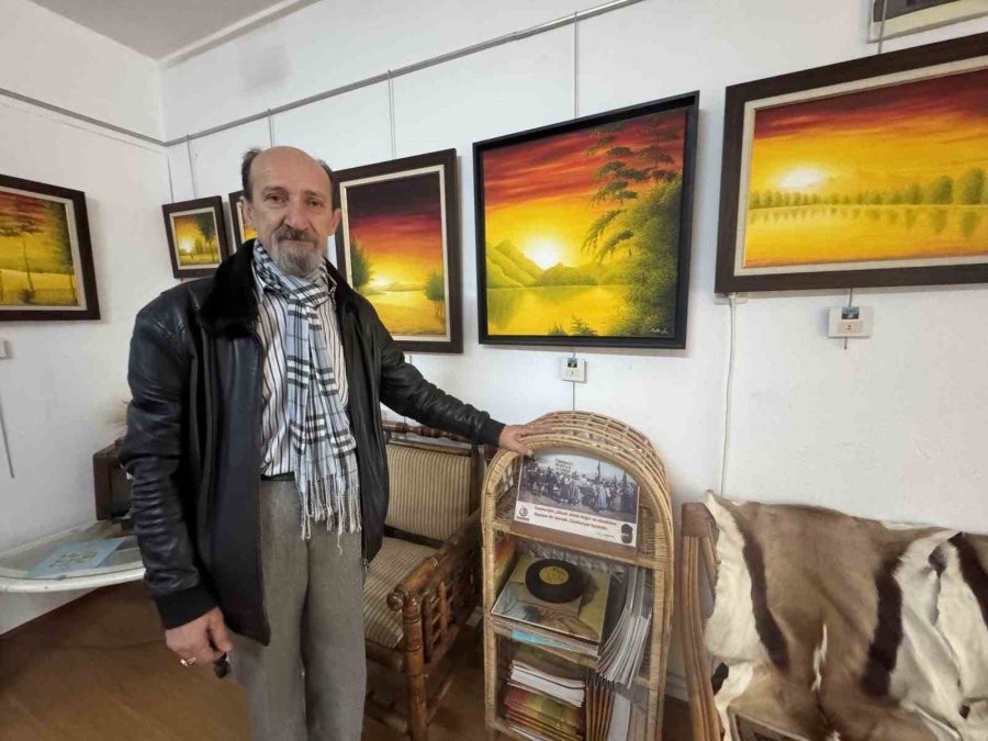 Bir Bisküvi Kutusuyla Başladı, 15 Bine Yakın Parçadan Oluşan Etnografya Koleksiyonuna Dönüştü