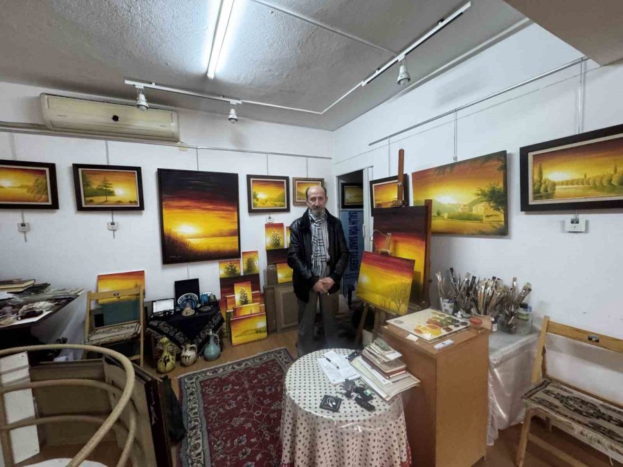 Bir Bisküvi Kutusuyla Başladı, 15 Bine Yakın Parçadan Oluşan Etnografya Koleksiyonuna Dönüştü