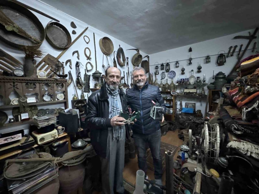 Bir Bisküvi Kutusuyla Başladı, 15 Bine Yakın Parçadan Oluşan Etnografya Koleksiyonuna Dönüştü