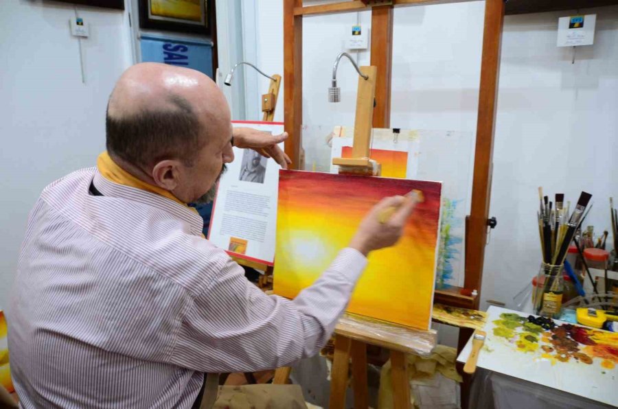 Bir Bisküvi Kutusuyla Başladı, 15 Bine Yakın Parçadan Oluşan Etnografya Koleksiyonuna Dönüştü