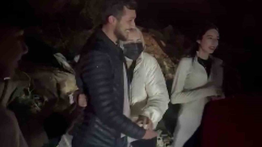 Hastanede Tedavi Gören Kanser Hastası Kadına Arkadaşlarından 8 Mart Sürprizi