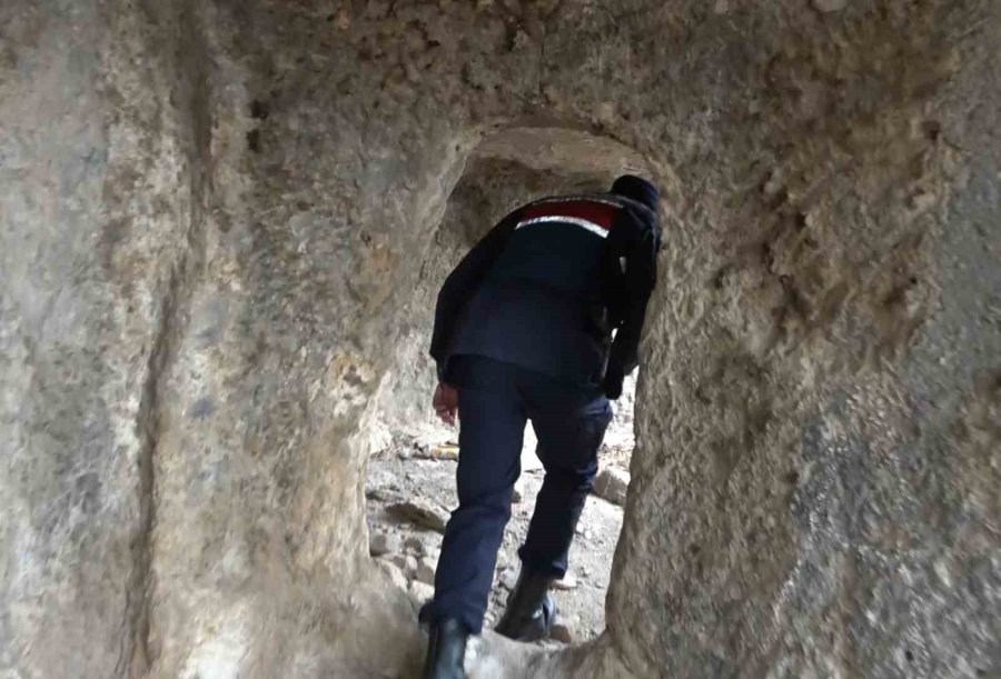 Aksaray’da Jandarma Ekipleri Tarihi Mekanlarda Devriyede