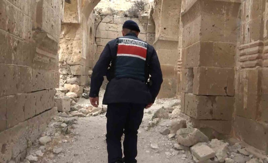 Aksaray’da Jandarma Ekipleri Tarihi Mekanlarda Devriyede