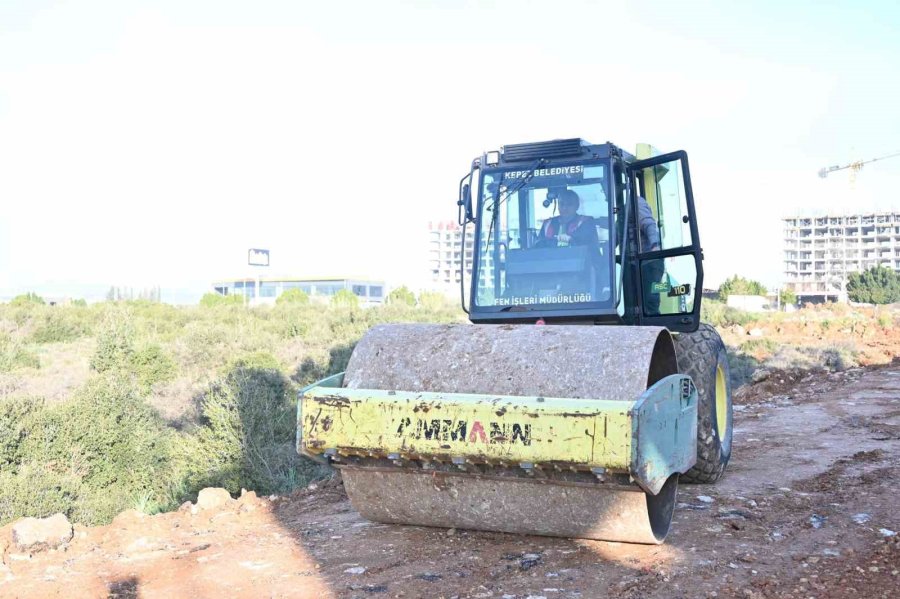 Başkan Kocagöz İşçi Elbisesini Giydi, İş Makinesinin Başına Geçti