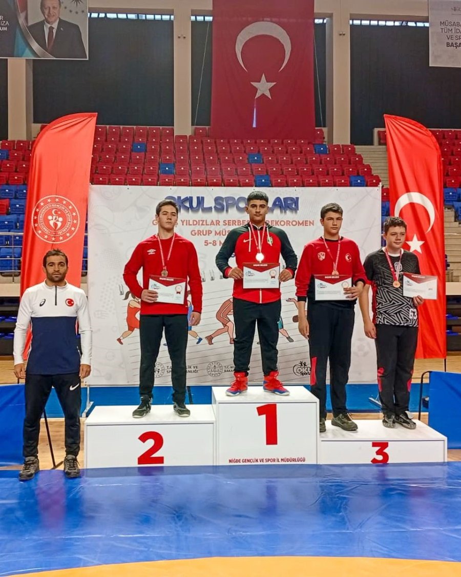 Manavgat Belediyesi Güreş Kulübü Sporcuları, Niğde’den Derecelerle Döndü