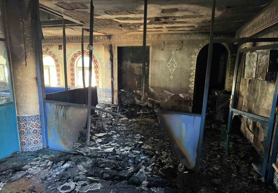 Mersin’de Camide Çıkan Yangın Hasara Yol Açtı