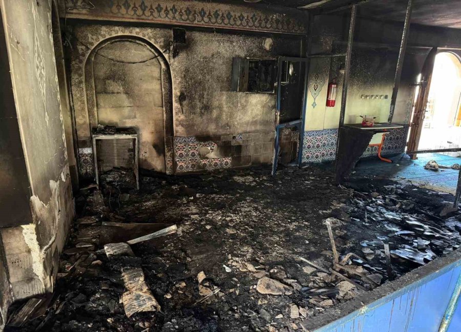 Mersin’de Camide Çıkan Yangın Hasara Yol Açtı