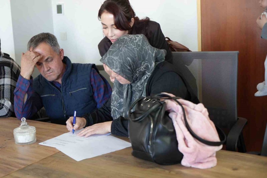 Antalya’da 10 Çocuk Yeni Ailesine Kavuştu: "kendim Doğurmuş Gibiyim"