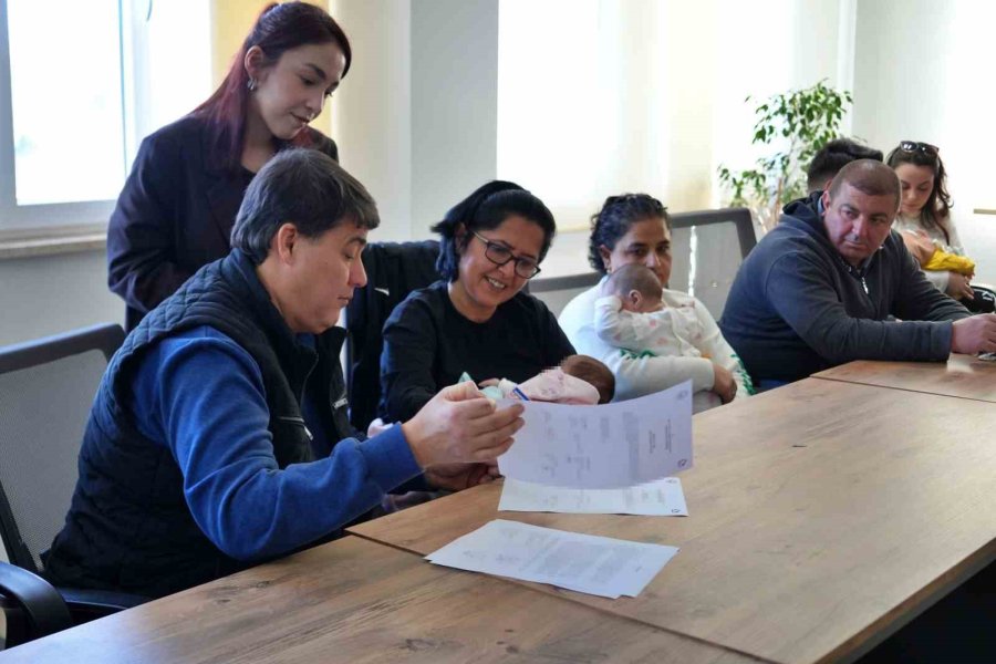 Antalya’da 10 Çocuk Yeni Ailesine Kavuştu: "kendim Doğurmuş Gibiyim"