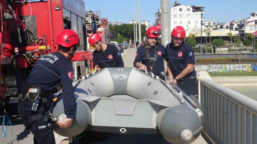 Antalya İtfaiyesinden Film Gibi Martı Kurtarma Operasyonu