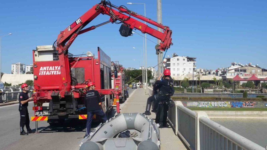 Antalya İtfaiyesinden Film Gibi Martı Kurtarma Operasyonu