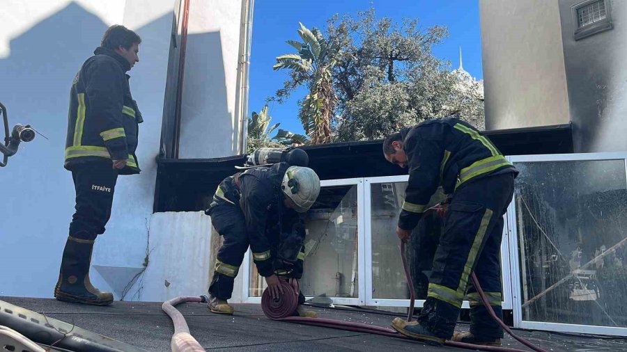 Alanya’da Otelin Kazan Dairesinde Çıkan Yangın Korkuttu