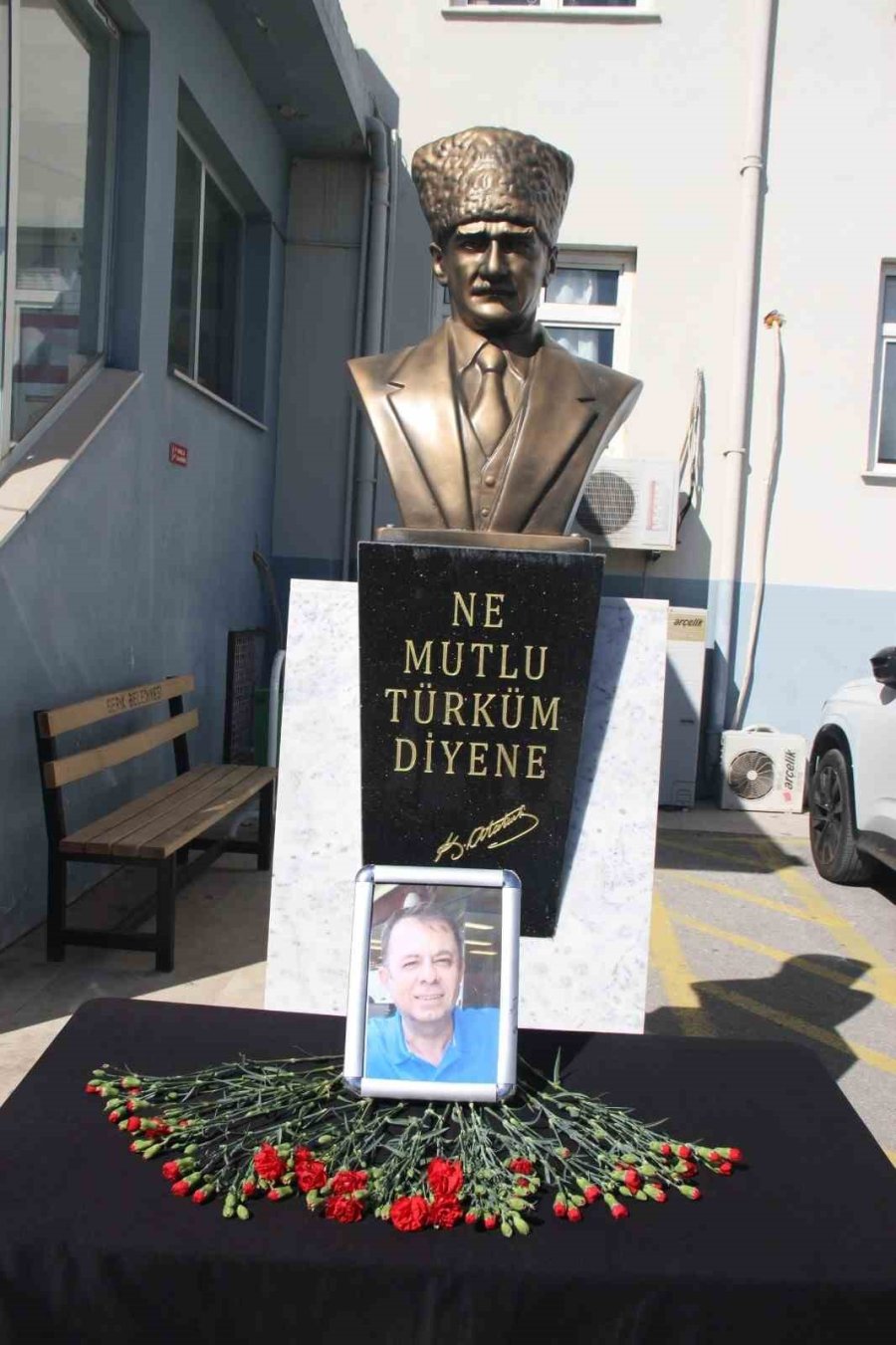 Kanser Nedeniyle Hayatını Kaybeden Çocuk Doktoru İçin Hastanede Tören Düzenlendi