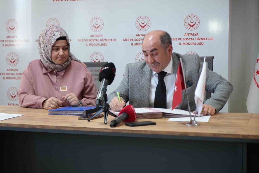 Antalya’da 10 Çocuk Yeni Ailesine Kavuştu: "kendim Doğurmuş Gibiyim"