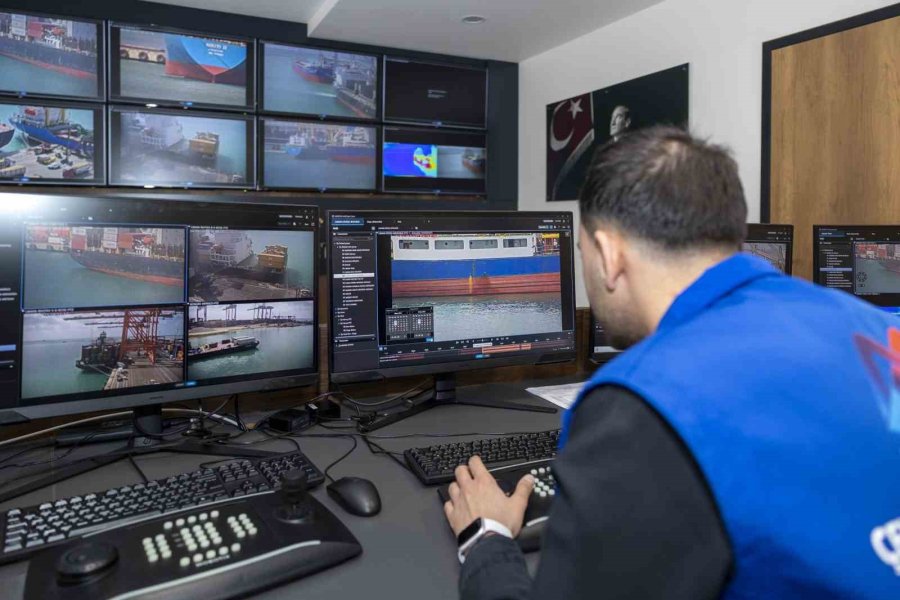 Mersin’de Denizi Kirleten Gemiye 13 Milyon Tl Ceza Kesildi, Gemi Rıhtıma Bağlandı