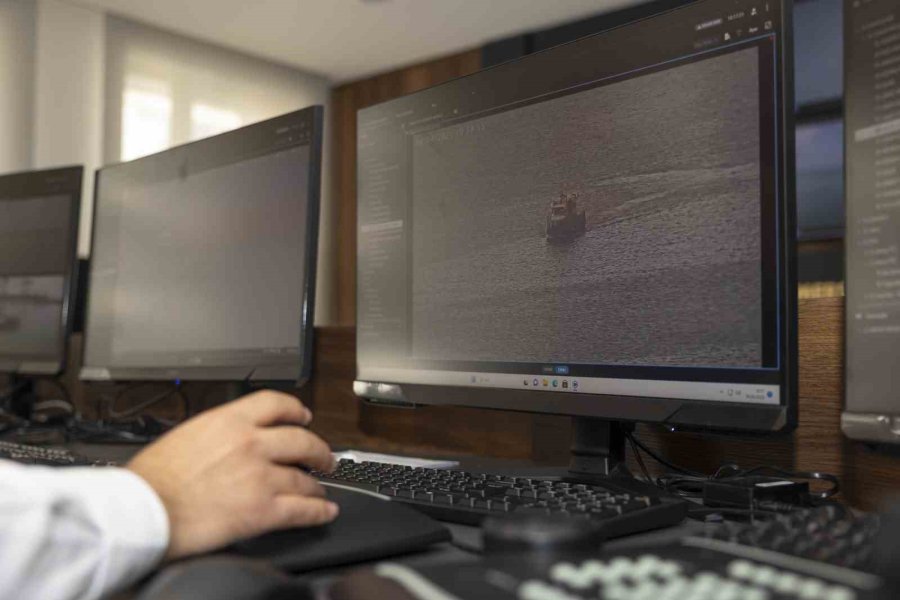 Mersin’de Denizi Kirleten Gemiye 13 Milyon Tl Ceza Kesildi, Gemi Rıhtıma Bağlandı