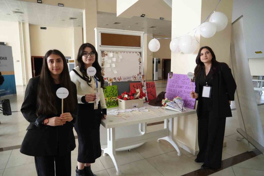 Dijital Dünyada Kadının Görünürlüğü Tartışıldı