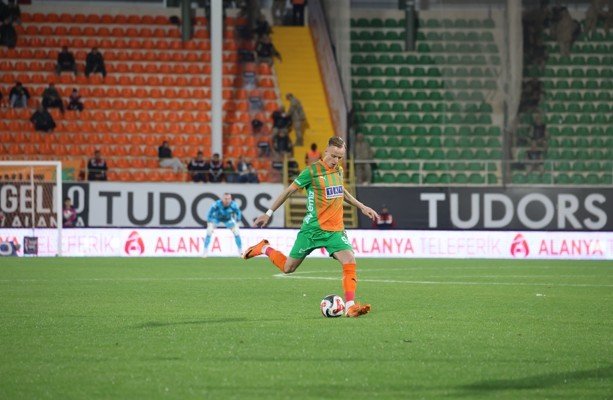 Trendyol Süper Lig: Corendon Alanyaspor: 0 - Gençlerbirliği: 0 (ilk Yarı)