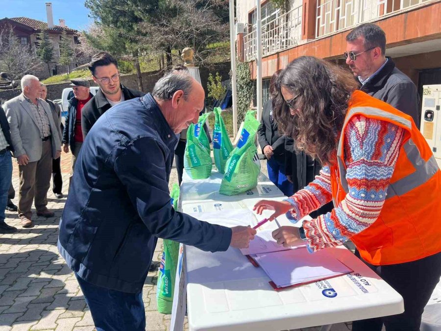 Antalya Büyükşehir Belediyesi’nden Üreticilere Bordo Bulamacı Desteği