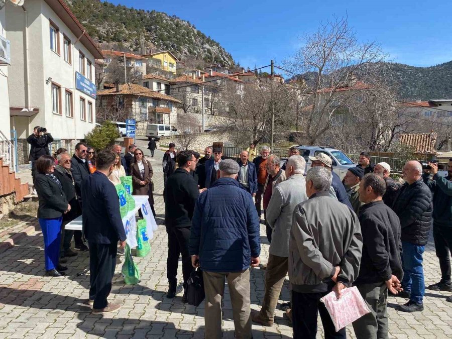 Antalya Büyükşehir Belediyesi’nden Üreticilere Bordo Bulamacı Desteği