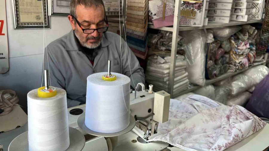 Büyük Dedesinden Miras Yorgancılığı Devam Ettiriyor