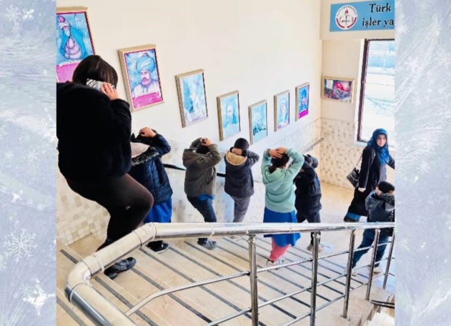 Yunak’taki Okullarda Deprem Tahliye Tatbikatı Gerçekleştirildi