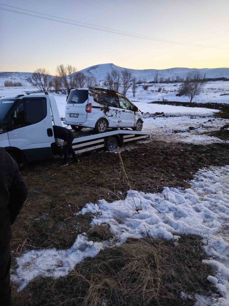 Niğde-çamardı Yolunda Araç Takla Attı, 4 Kişi Yaralandı