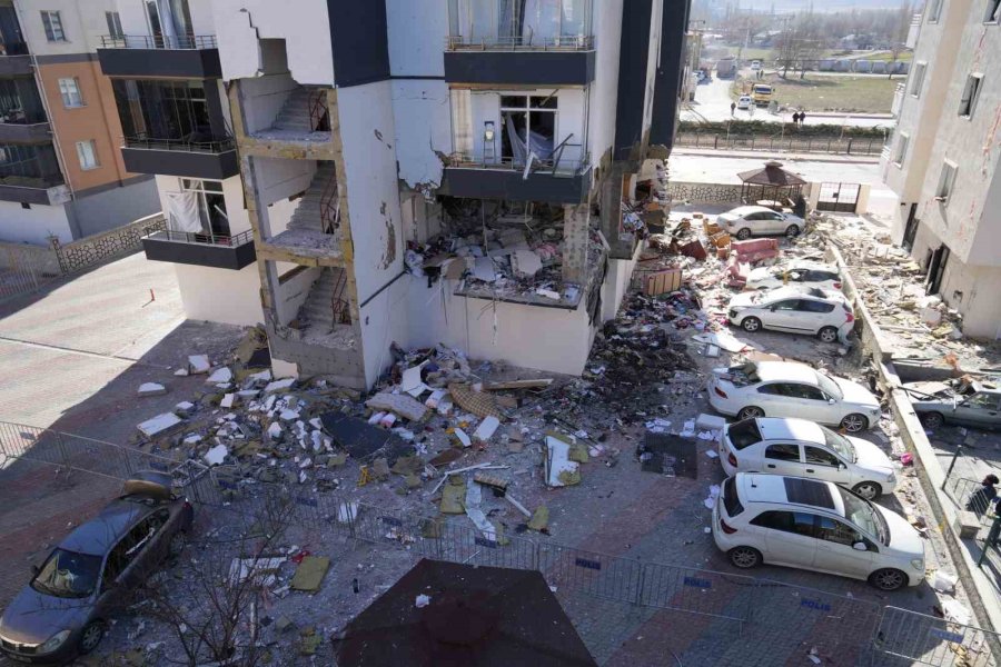 Niğde’deki Patlamanın Boyutu Gün Ağarınca Ortaya Çıktı