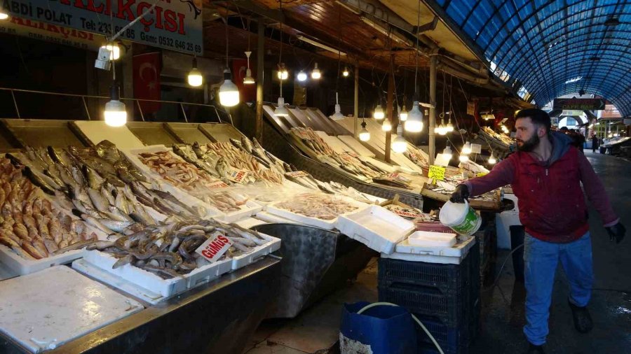 Mersin’de Ramazan’da Balık Fiyatları Düştü, Satışlar Arttı
