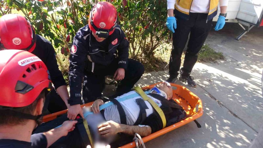 İncir Ağacı Hayatını Kurtardı: Falezlerde 20 Metre Yükseklikten Düşen Adam Yaralandı