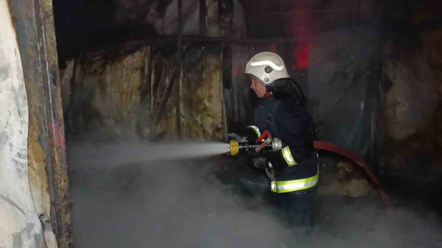 Muz Paketleme Tesisinde Çıkan Yangın Korku Dolu Anlar Yaşattı