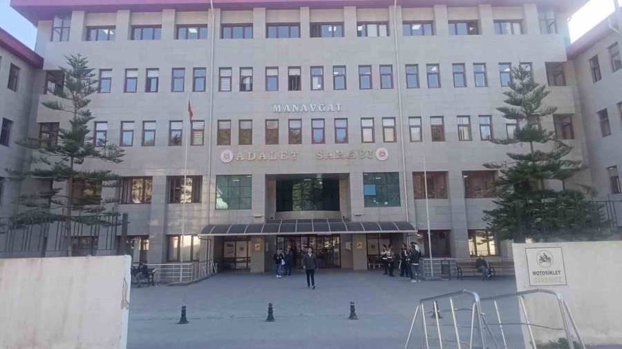 Manavgat Belediyesi’ne Yönelik ’yolsuzluk’ Davasında Bir Sanığa Ev Hapsi