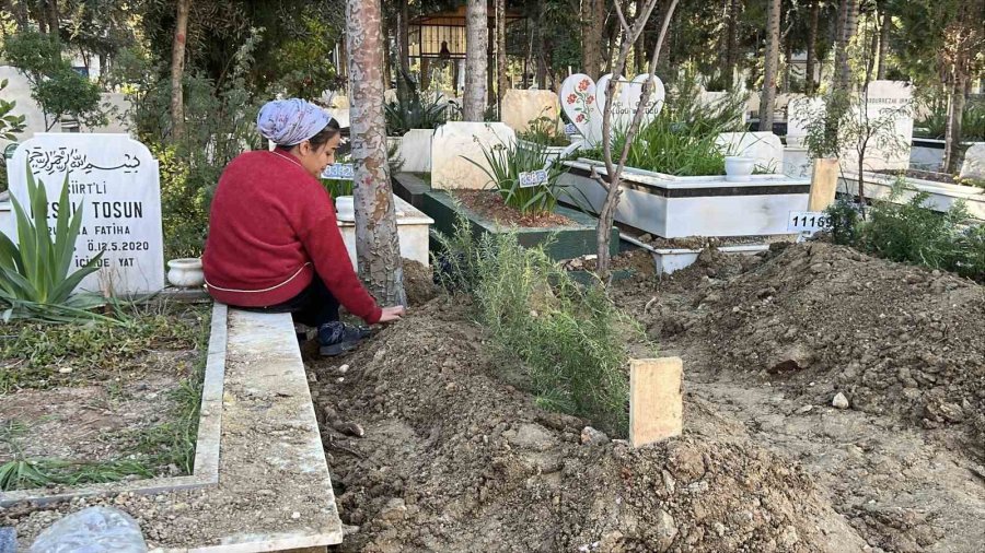 Kocası Tarafından Öldürülen Kadın Son Yolculuğuna Uğurlandı