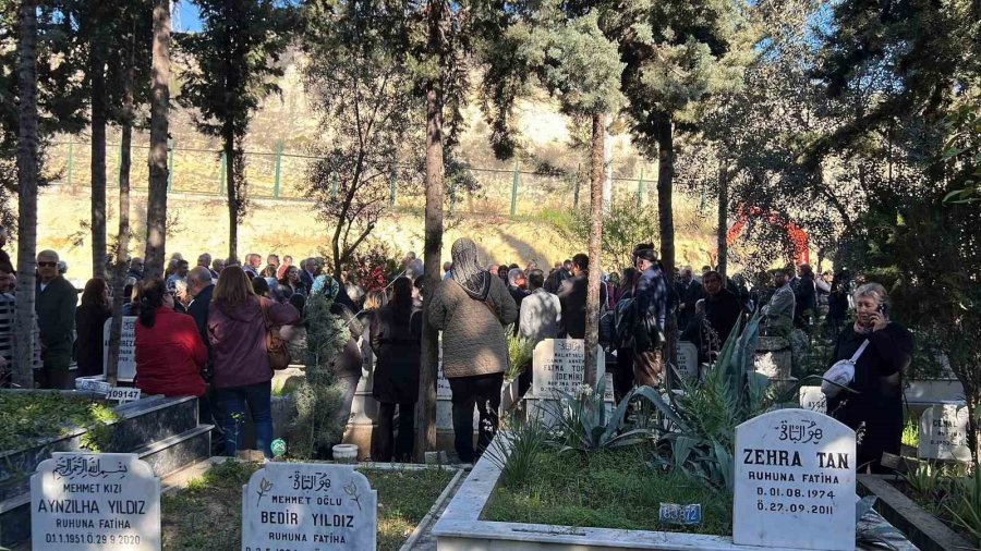 Kocası Tarafından Öldürülen Kadın Son Yolculuğuna Uğurlandı