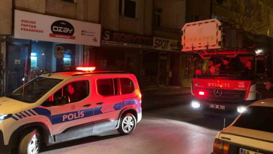 Alzheimer Anne Oğlunu Unuttu, Sokakta Kalan Oğlu İçin Ekipler Seferber Oldu