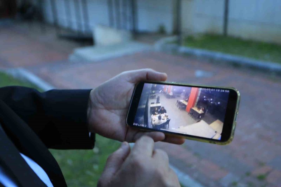 Hiç Tanımadıkları Genci "neden Bakıyorsun" Diye Darp Edip Burnunu Kırdılar