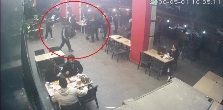 Hiç Tanımadıkları Genci "neden Bakıyorsun" Diye Darp Edip Burnunu Kırdılar