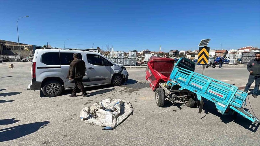 Karaman’da Bir Kişinin Ağır Yaralandığı Kaza Anı Kamerada