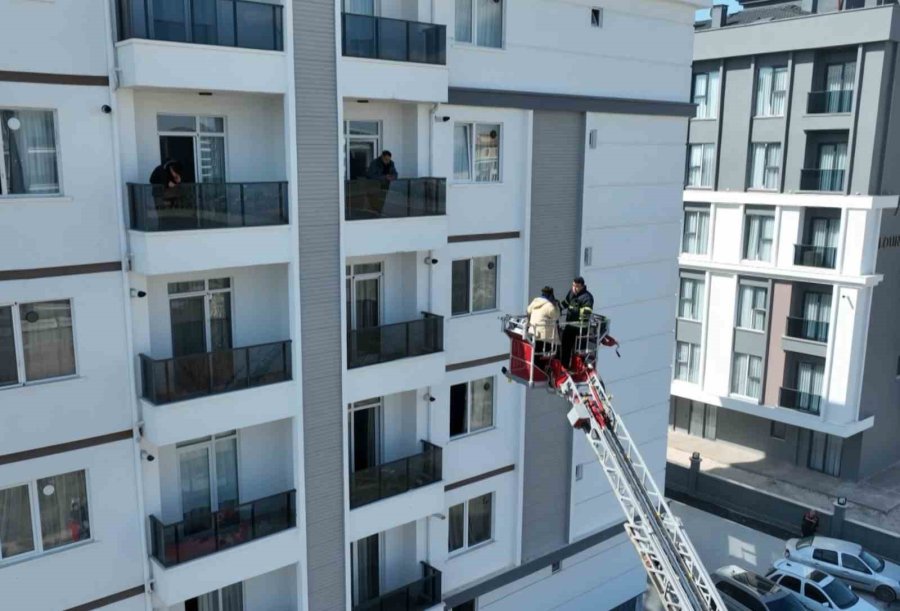 Prizde Unutulan Şarj Aleti Yangın Çıkardı: 16 Kişi Hastanelik Oldu
