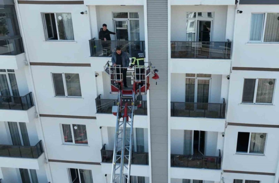 Prizde Unutulan Şarj Aleti Yangın Çıkardı: 16 Kişi Hastanelik Oldu