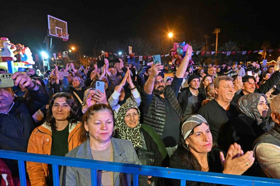 Antalya’daki Erzurumlular Gecesinde Türküler Söylendi Halaylar Çekildi
