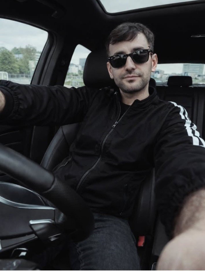 Antalya’da Bariyerlere Çarpan Motosikletli Hayatını Kaybetti