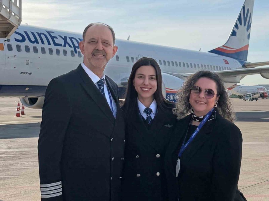 Baba Ve Kız Aynı Kokpitte: 42 Yıllık Pilot Gökyüzüne Kızıyla Veda Etti