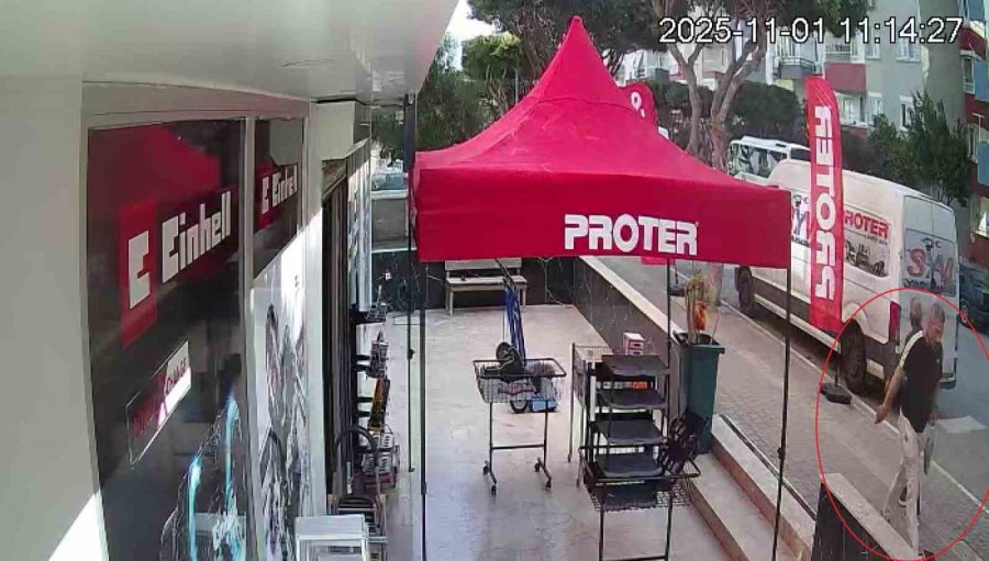 Parkta Yürüyüş Yapan Adamı Bıçaklayıp Öldürdü, Kızı "babamın Tek Suçu Orada Bulunmaktı" Dedi