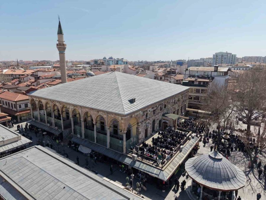 Konya’da Ramazan Ayının Son Cuma Namazı Kılındı