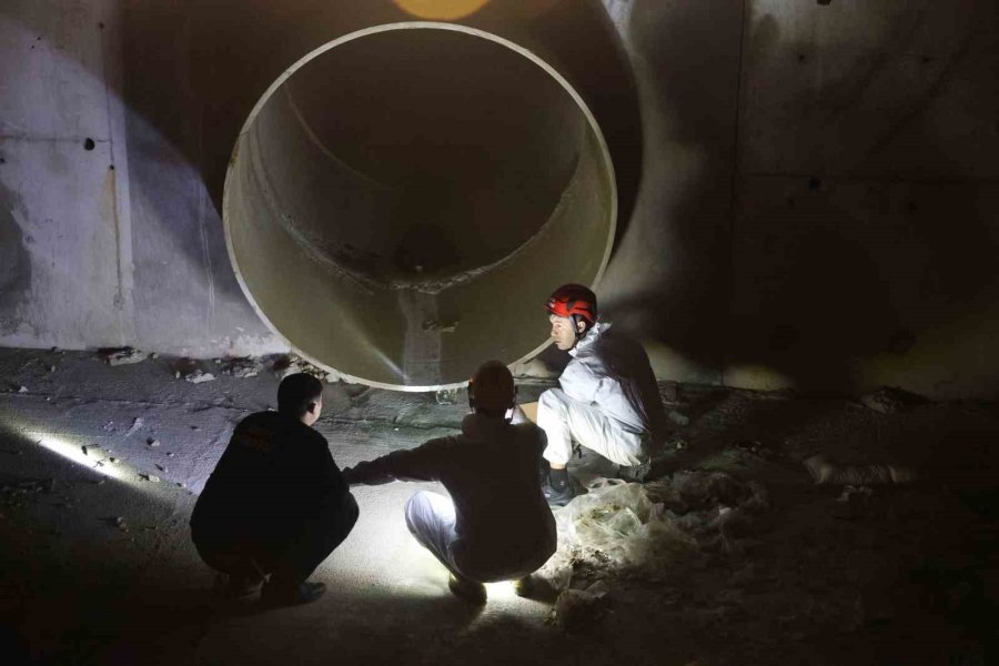 Biber Gazıyla Kuyumcuya Giren Maskeli 3 Kişi, İmitasyon Bilezikleri Çaldı