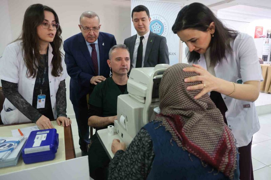 Körlüğe Sebep Olan Sinsi Hastalıkta Erken Teşhis Önemli