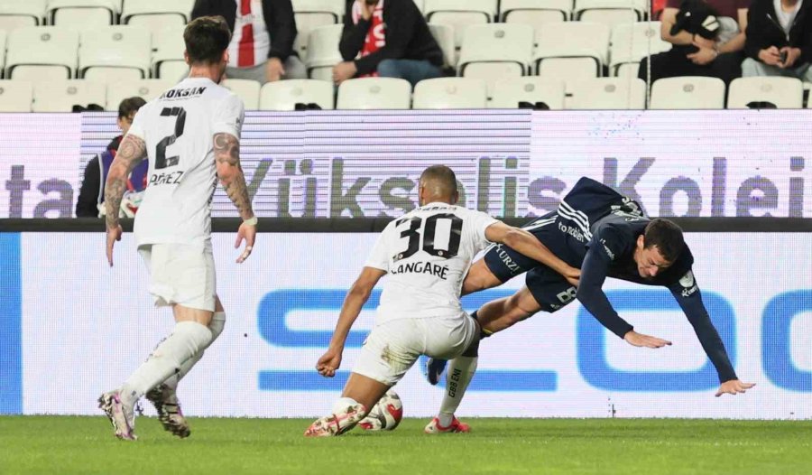 Trendyol Süper Lig: Antalyaspor: 0 - Gaziantep Fk: 0 (ilk Yarı)